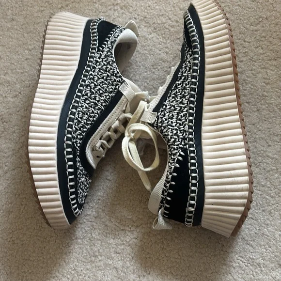 DOLCE VITA | Nicona Black & White sneakers, size 9.5 - Picture 2 of 4